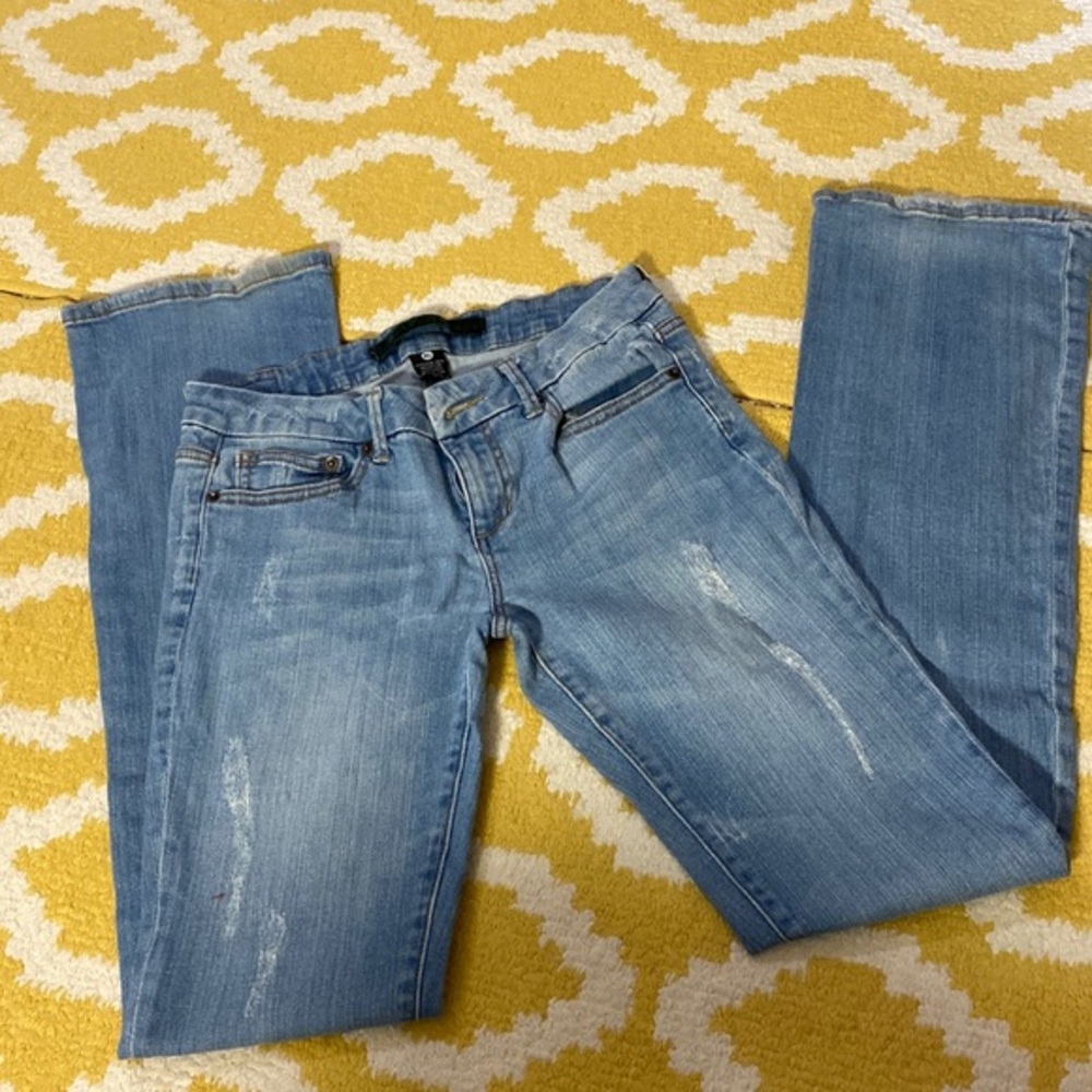REFUGE 5L distressed light denim jeans